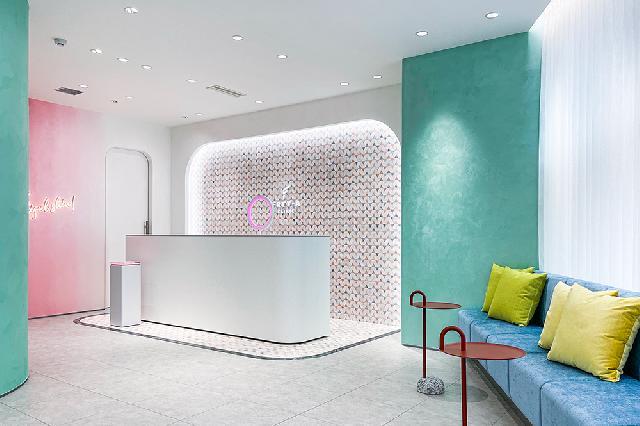 【フレイアクリニック なんば院】大阪市中央区／月給35〜50万円／全国展開／残業ほぼなし／茶髪･マツエク･ピアス･カラコン･ネイルOK／美容未経験歓迎／